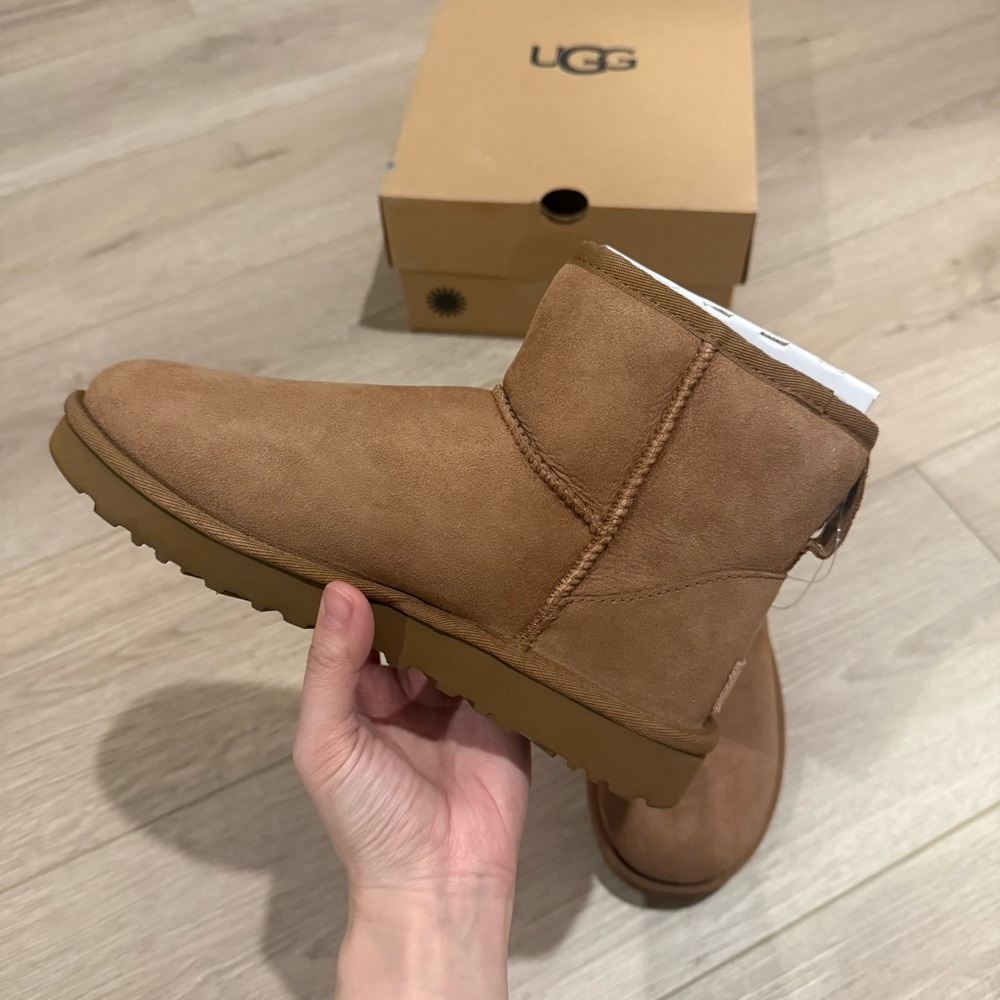 New UGG Australia Women's Classic Mini II Size 6 Chestnut MSRP $170